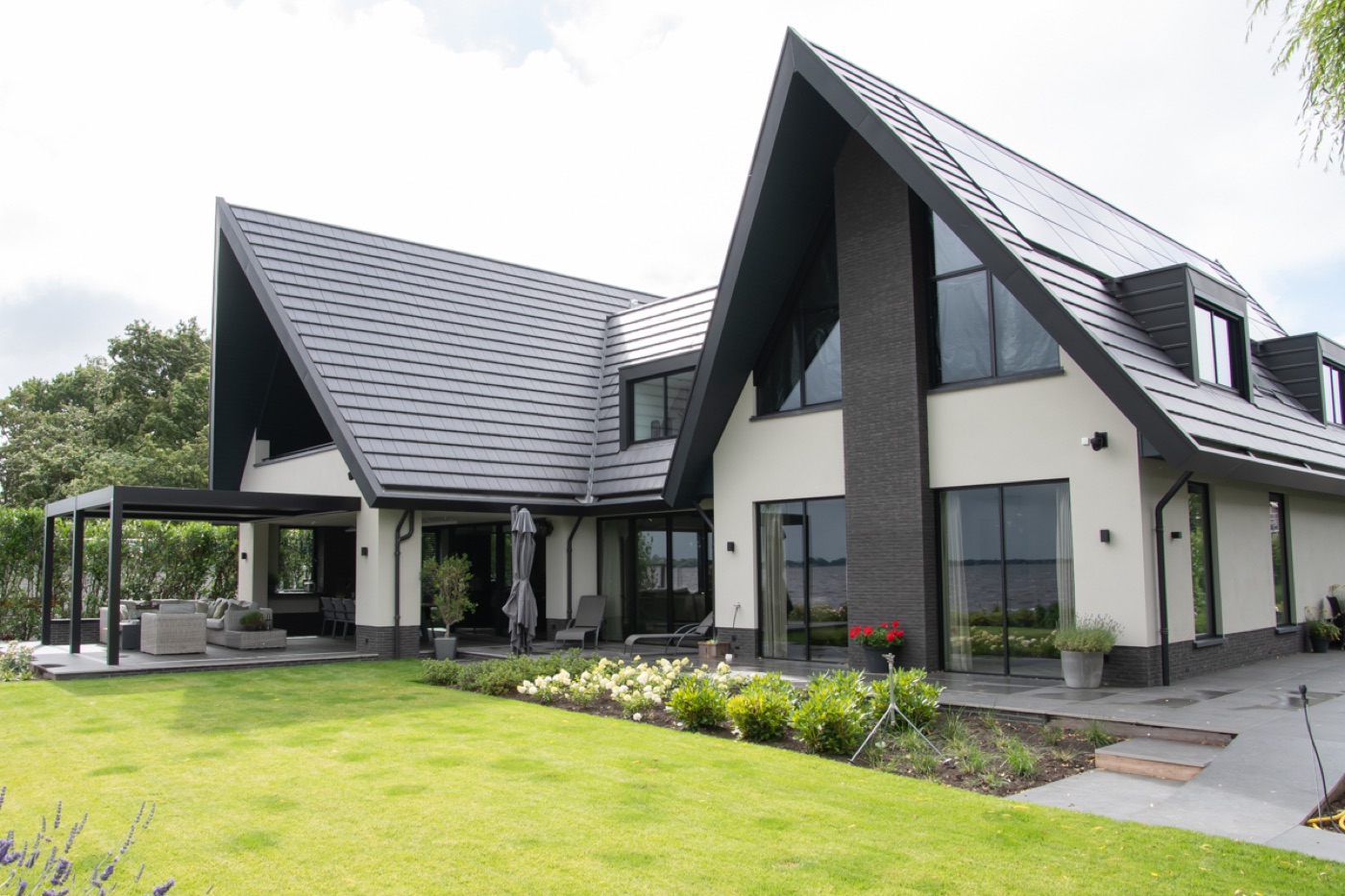 Luxe vrijstaande villa aan het water in Aalsmeer